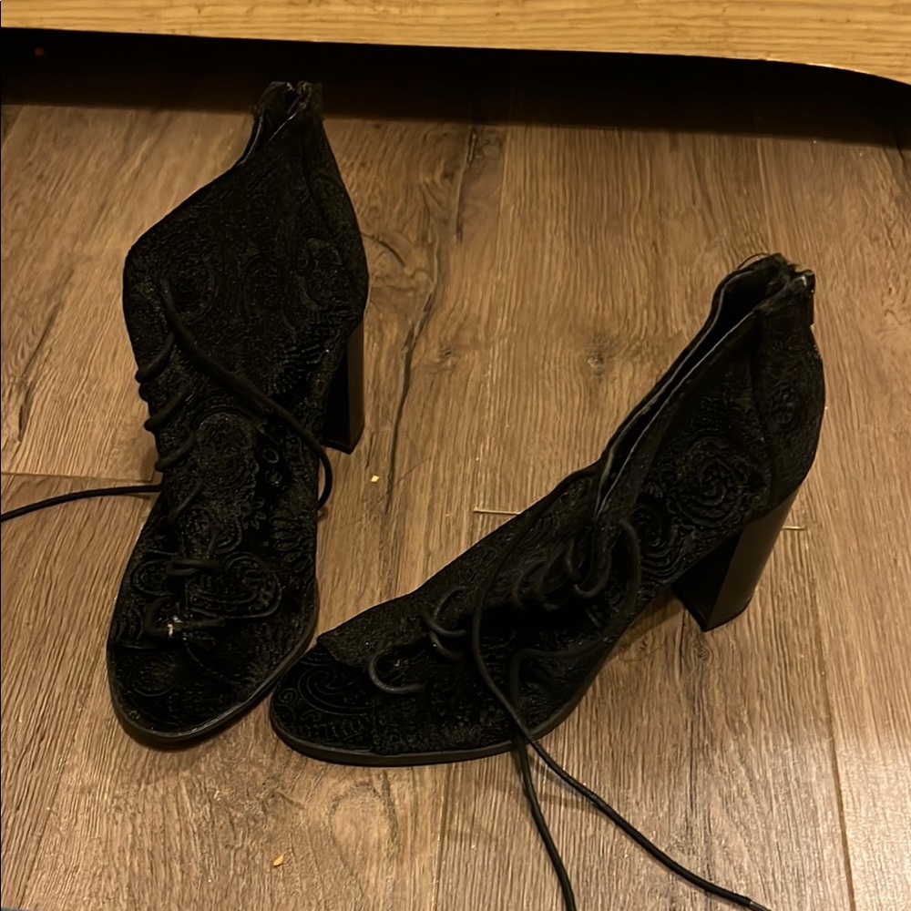 Elegant Black Women's Shoes
